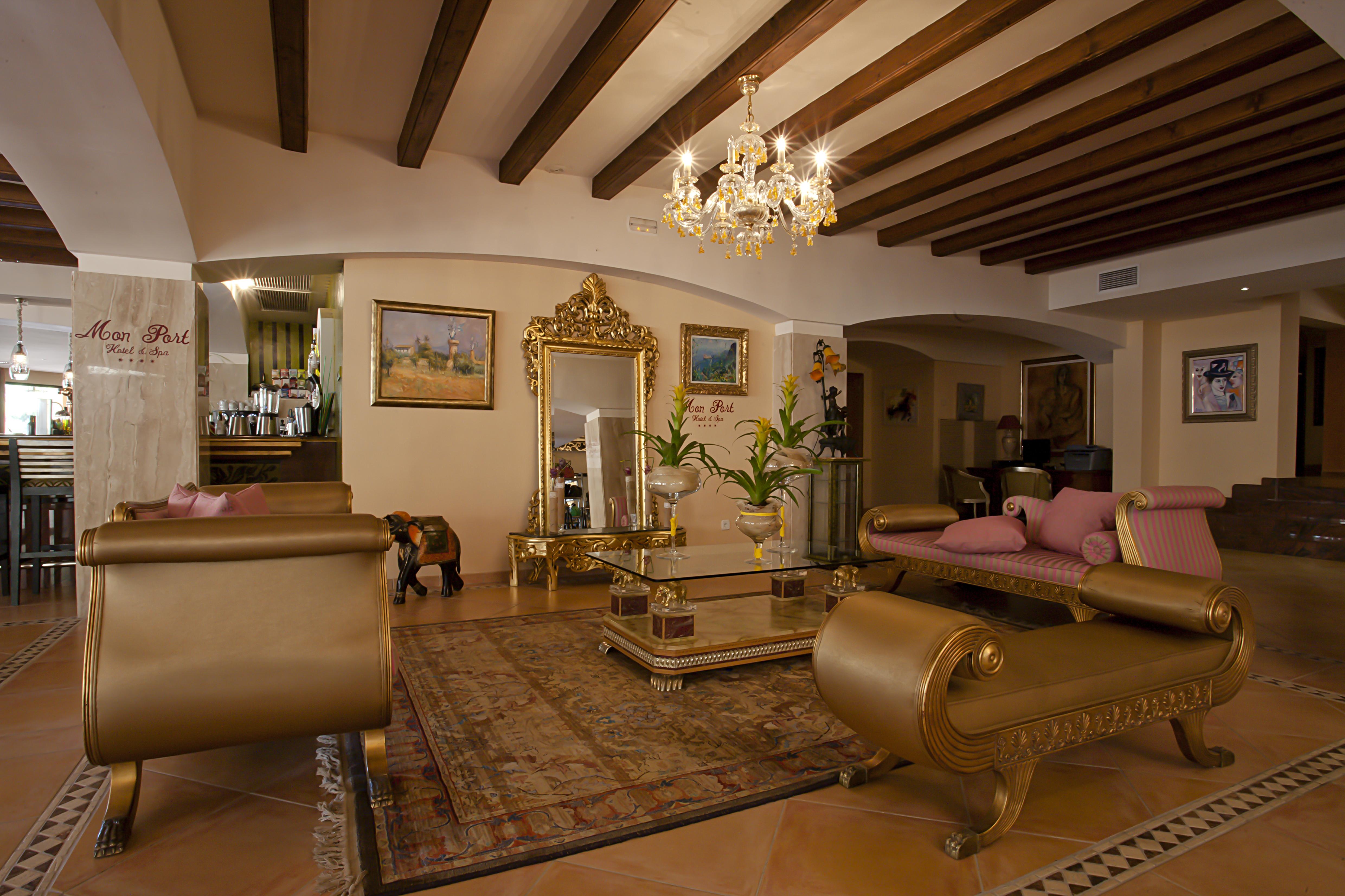 Mon Port & Hotel